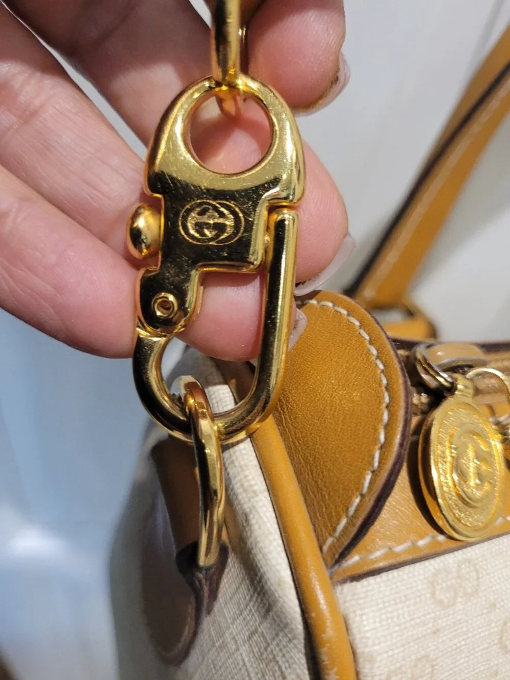 Gucci~Very Rare~White Micro GG 70's~Hard to Find Bag~With Crossbody/Should Strap